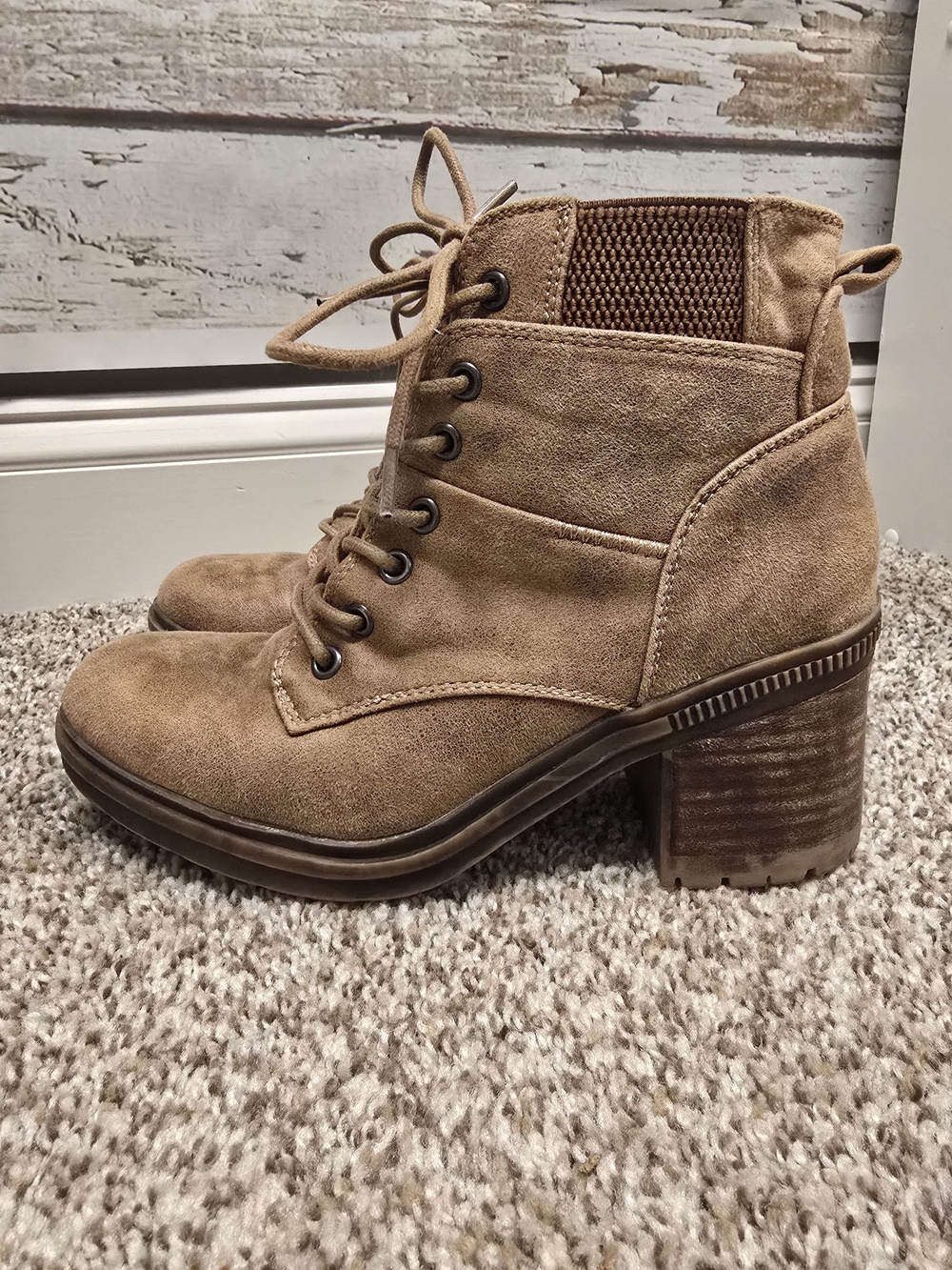 Crown Vintage Suede Lace-Up Ankle Boots in Tan Size: 7